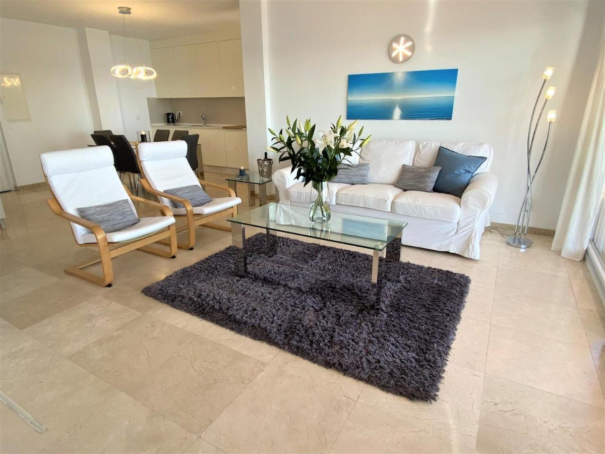 Los Reales 8B Estepona Luaran gambar